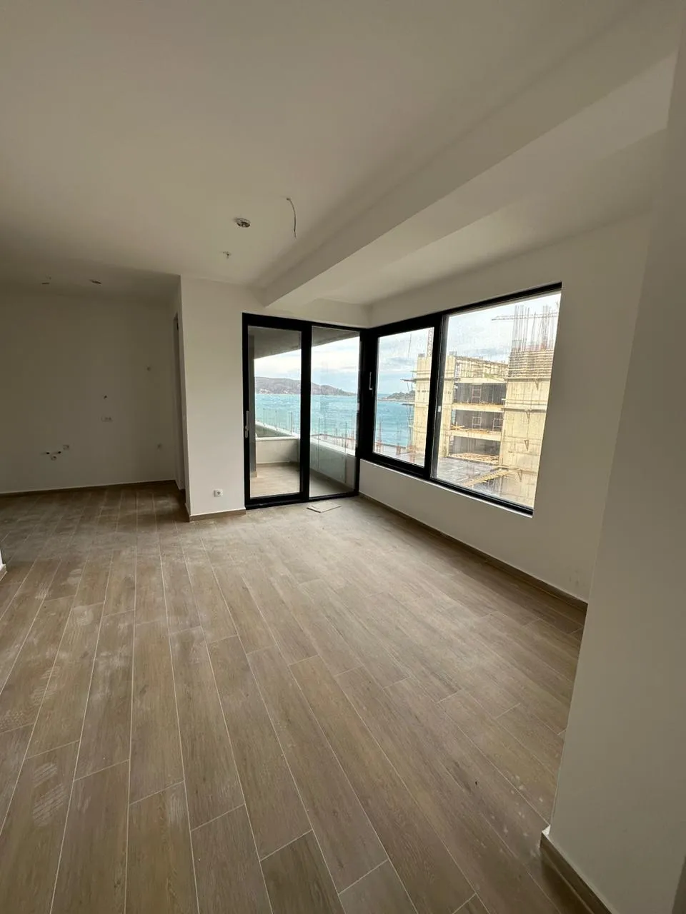 For sale apartments in a complex in Rafailovici